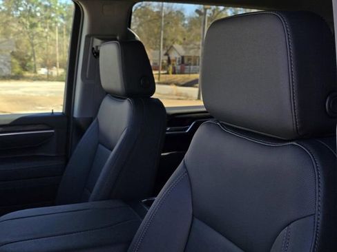 New 2026 GMC Sierra 3500 SLT w/ SLT Convenience Package image 18