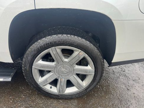 Used 2016 Cadillac Escalade Premium image 23