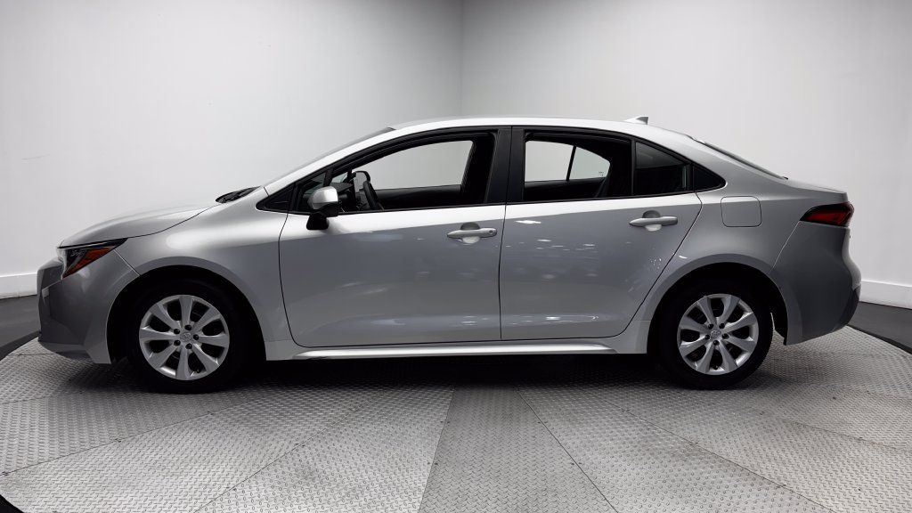 Used 2024 Toyota Corolla LE FWD image 4