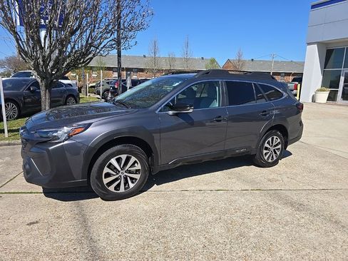 Used 2025 Subaru Outback Premium image 10
