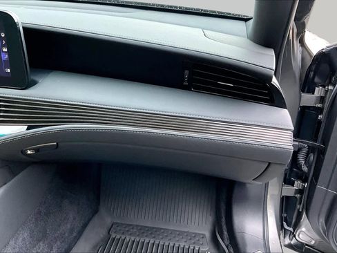 Used 2022 Lexus LS 500 AWD w/ Accessory Package (Z2) image 19