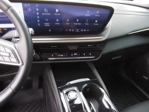 Used 2024 Buick Envision Avenir AWD/4WD image 19