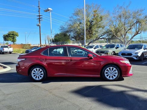 Used 2019 Toyota Camry LE image 10