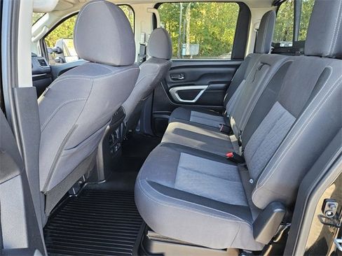 Used 2022 Nissan Titan SV w/ SV Convenience Package image 9