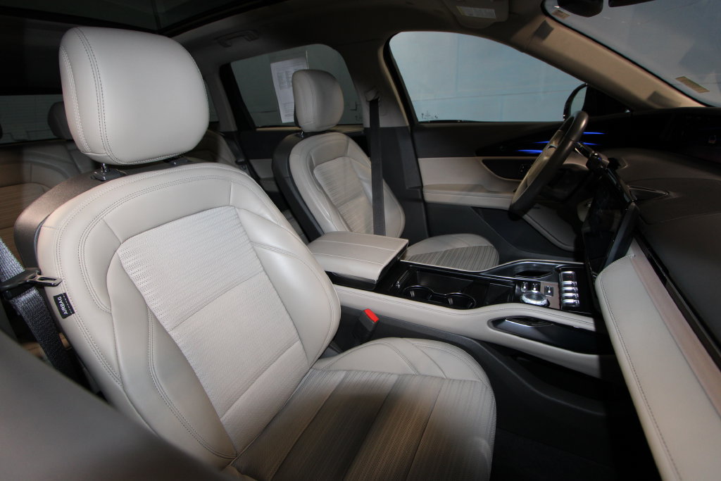 Used 2025 Lincoln Nautilus Reserve AWD/4WD image 28