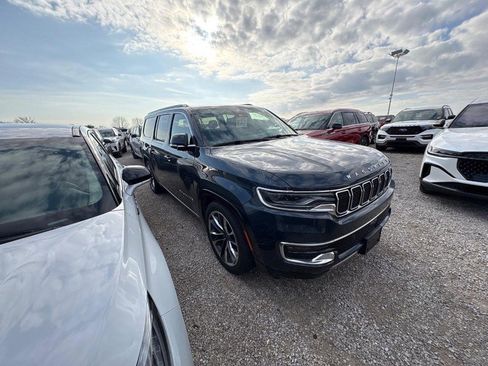 Used 2023 Jeep Wagoneer L Series III w/ Premium Group I image 4