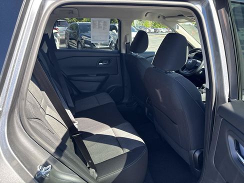 Used 2025 Nissan Rogue SV FWD image 23