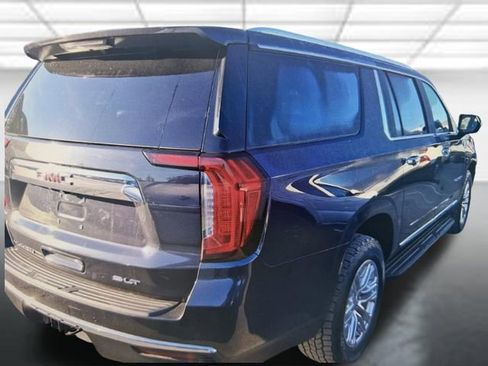 Used 2023 GMC Yukon XL SLT AWD/4WD image 1