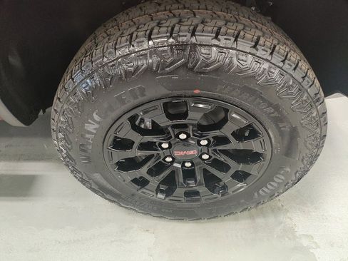 New 2026 GMC Canyon Elevation w/ Convenience Package image 4