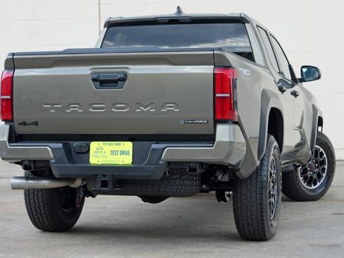 Used 2025 Toyota Tacoma TRD Off-Road AWD/4WD image 5