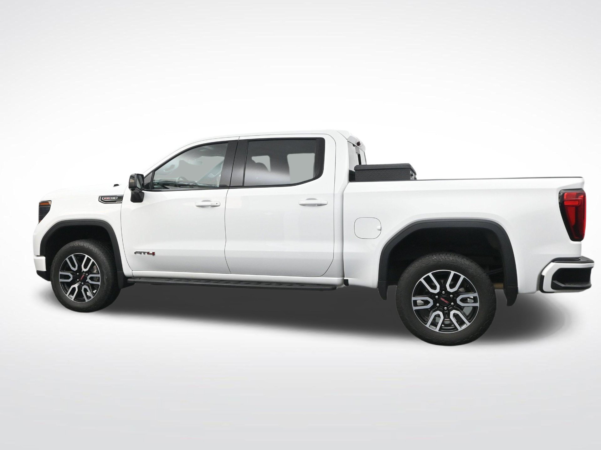 Used 2024 GMC Sierra 1500 AT4 w/ Technology Package AWD/4WD image 10