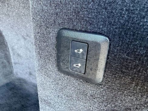 Used 2021 Land Rover Range Rover Sport HSE Silver Edition image 19