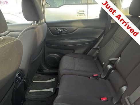 Used 2019 Nissan Rogue SV w/ Premium Package image 14