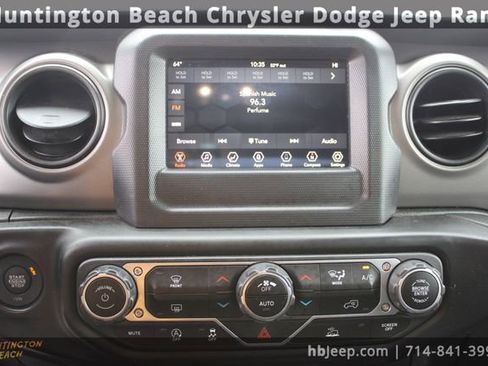 Used 2022 Jeep Gladiator Willys image 21