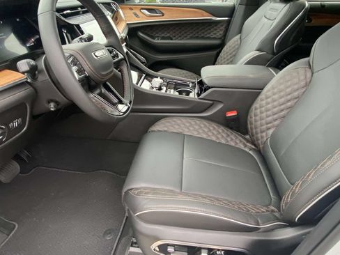 New 2026 Jeep Grand Cherokee Summit w/ Obsidian Package AWD/4WD image 13
