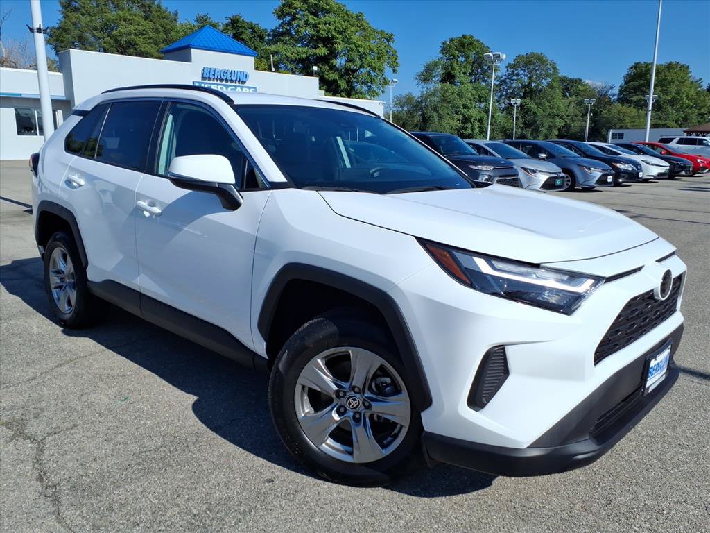 Used 2024 Toyota RAV4 XLE AWD/4WD image 2