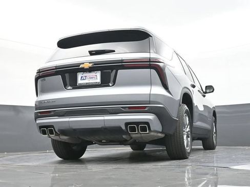 Used 2025 Chevrolet Traverse LT w/ Driver Confidence Package FWD image 44