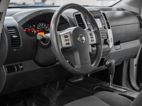 Used 2018 Nissan Frontier S image 19