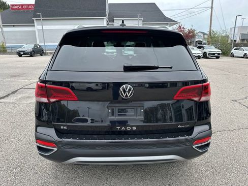 Certified 2024 Volkswagen Taos SE w/ Panoramic Sunroof Package AWD/4WD image 8