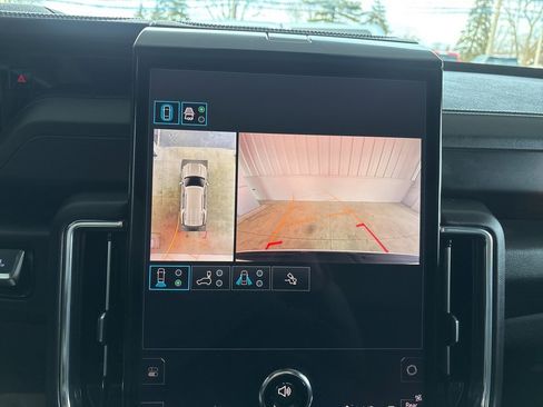 Used 2025 GMC Yukon Denali w/ Sun & Power Step Package image 18