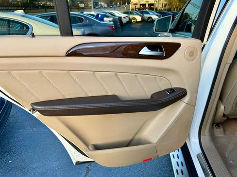 Used 2016 Mercedes-Benz GL 450 4MATIC image 31