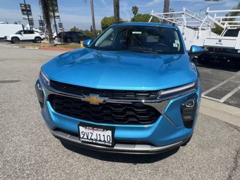 Used 2025 Chevrolet Trax LT w/ Driver Confidence Package FWD image 3