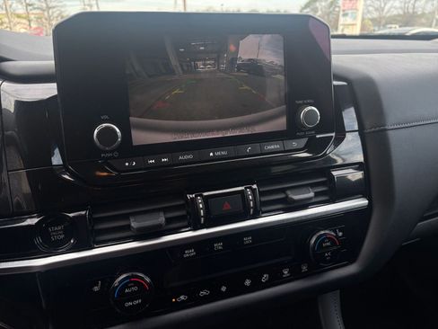 Used 2025 Nissan Pathfinder SV image 23