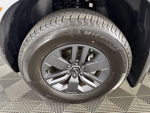 Used 2025 Nissan Frontier SV RWD image 11