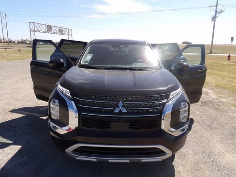 Used 2024 Mitsubishi Outlander SE image 29