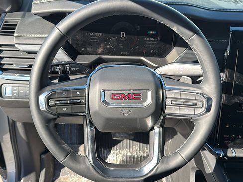 Certified 2025 GMC Acadia Elevation w/ Elevation Premium Package image 15