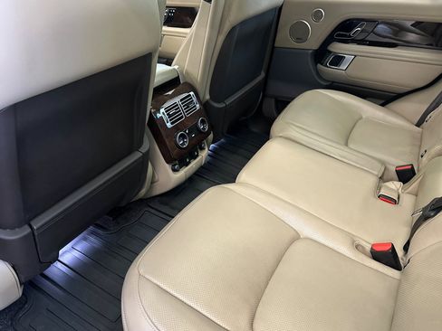 Used 2020 Land Rover Range Rover HSE image 26