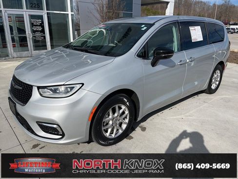 Used 2024 Chrysler Pacifica Touring-L image 1