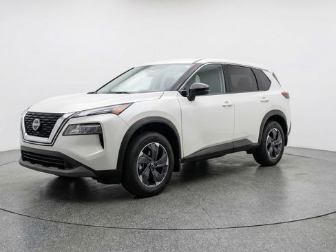 Used 2025 Nissan Rogue SV image 3