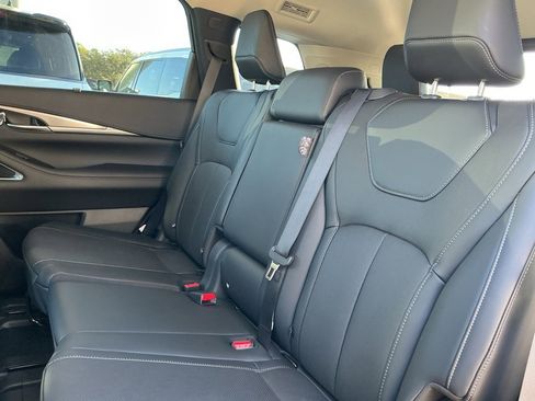 Certified 2026 INFINITI QX60 Luxe w/ Family Package image 27