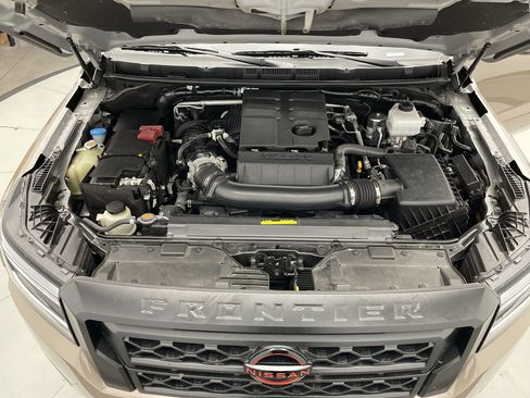 Used 2024 Nissan Frontier PRO-4X w/ Technology Package AWD/4WD image 25