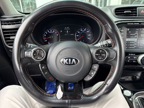 Used 2017 Kia Soul ! w/ Tech Package FWD image 25