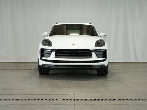 Certified 2025 Porsche Macan AWD/4WD image 10
