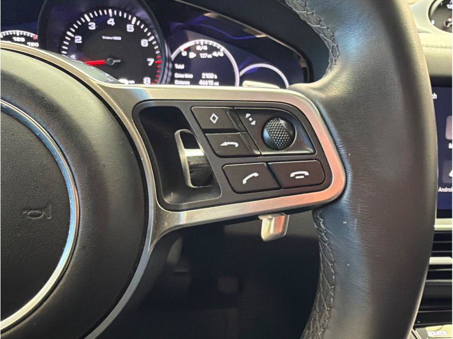 Used 2023 Porsche Cayenne AWD/4WD image 16