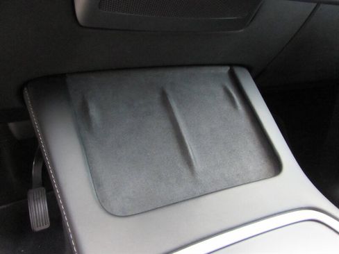 Used 2022 Tesla Model Y Long Range image 16