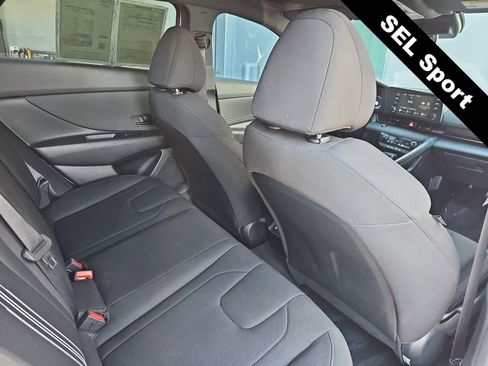 Used 2025 Hyundai Elantra Sport FWD image 16