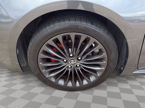 Used 2017 Toyota Avalon Limited image 9