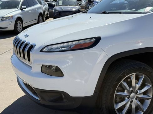 Used 2017 Jeep Cherokee Limited FWD image 9