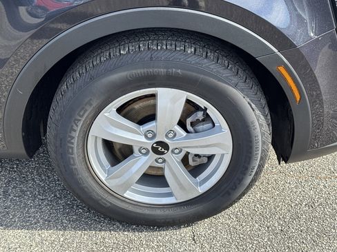 Certified 2025 Kia Sorento LX image 12