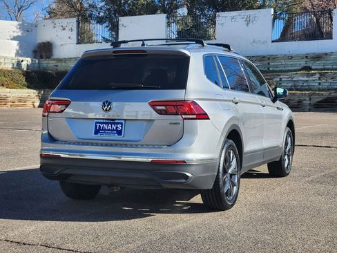 Used 2022 Volkswagen Tiguan SE image 3