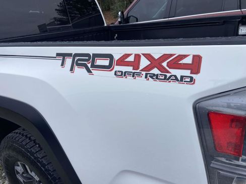 Used 2021 Toyota Tacoma TRD Off-Road w/ Technology Package image 4