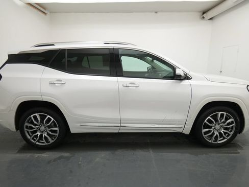 Used 2024 GMC Terrain Denali w/ Denali Premium Package AWD/4WD image 10