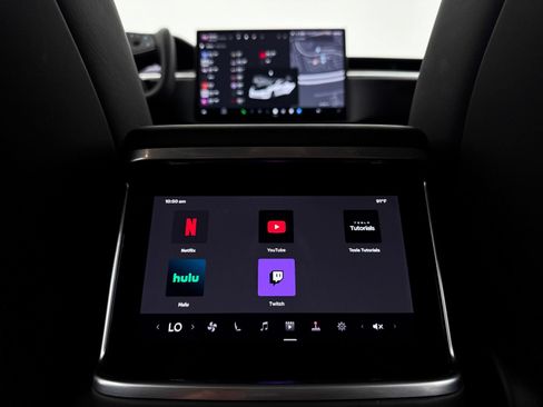 Used 2022 Tesla Model S AWD/4WD image 35