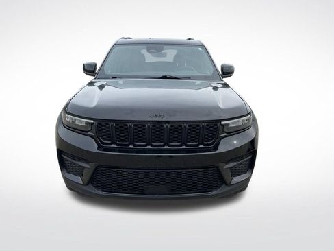 Used 2024 Jeep Grand Cherokee Altitude AWD/4WD image 2