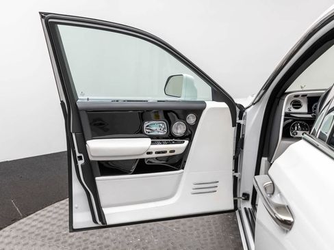 Used 2020 Rolls-Royce Phantom Extended Wheelbase RWD image 11