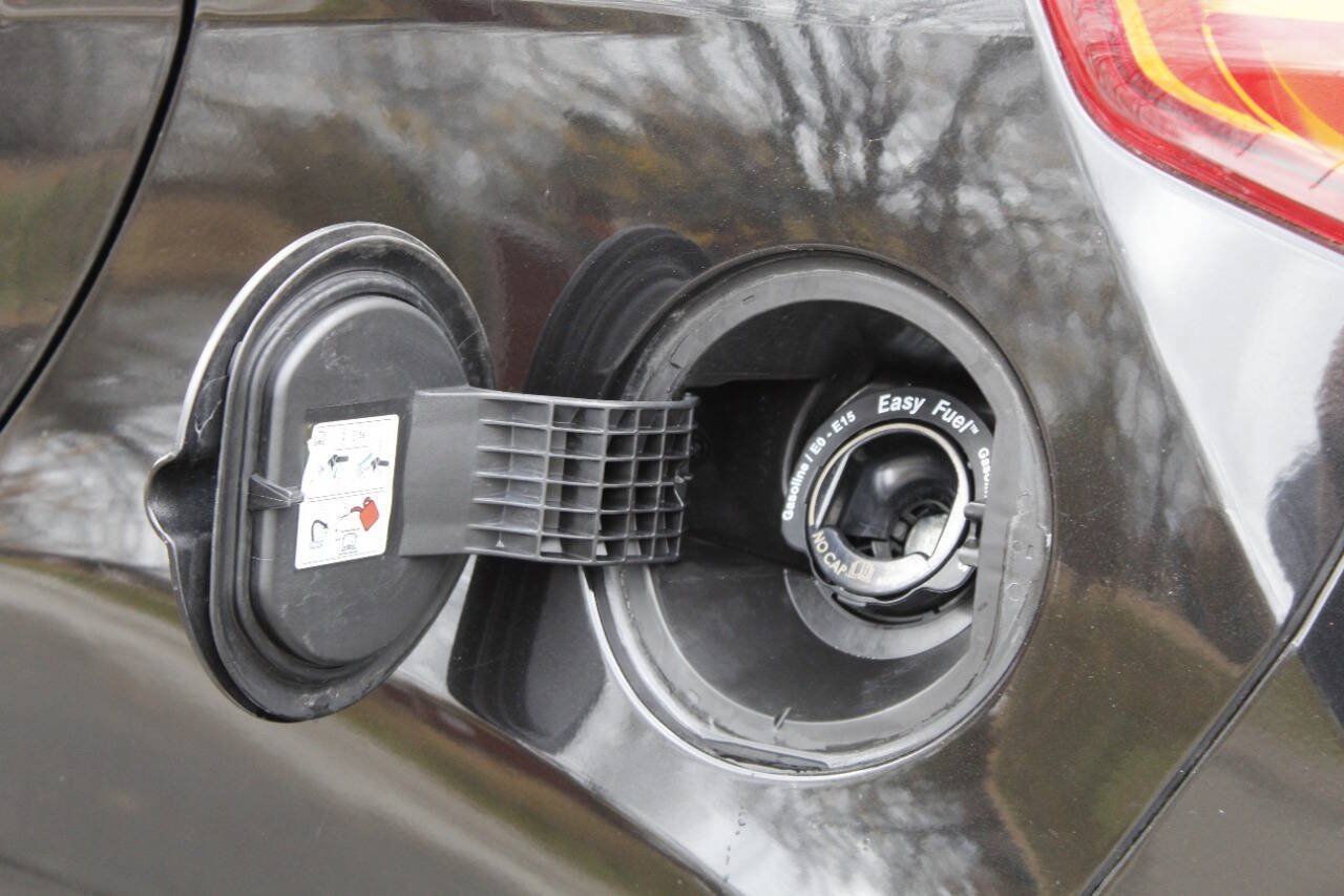 Used 2015 Ford Fiesta SE FWD image 23